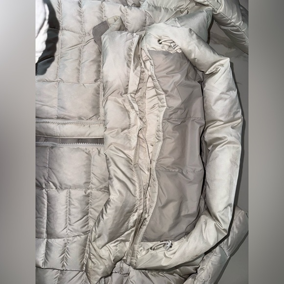 The North Face Long Puffer Jacket 💥 HOST PICK - Picture 5 of 14
